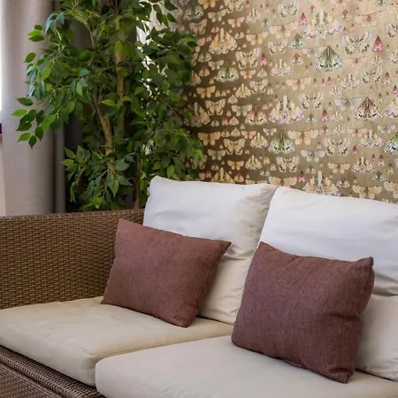 Flora's Πανσιόν